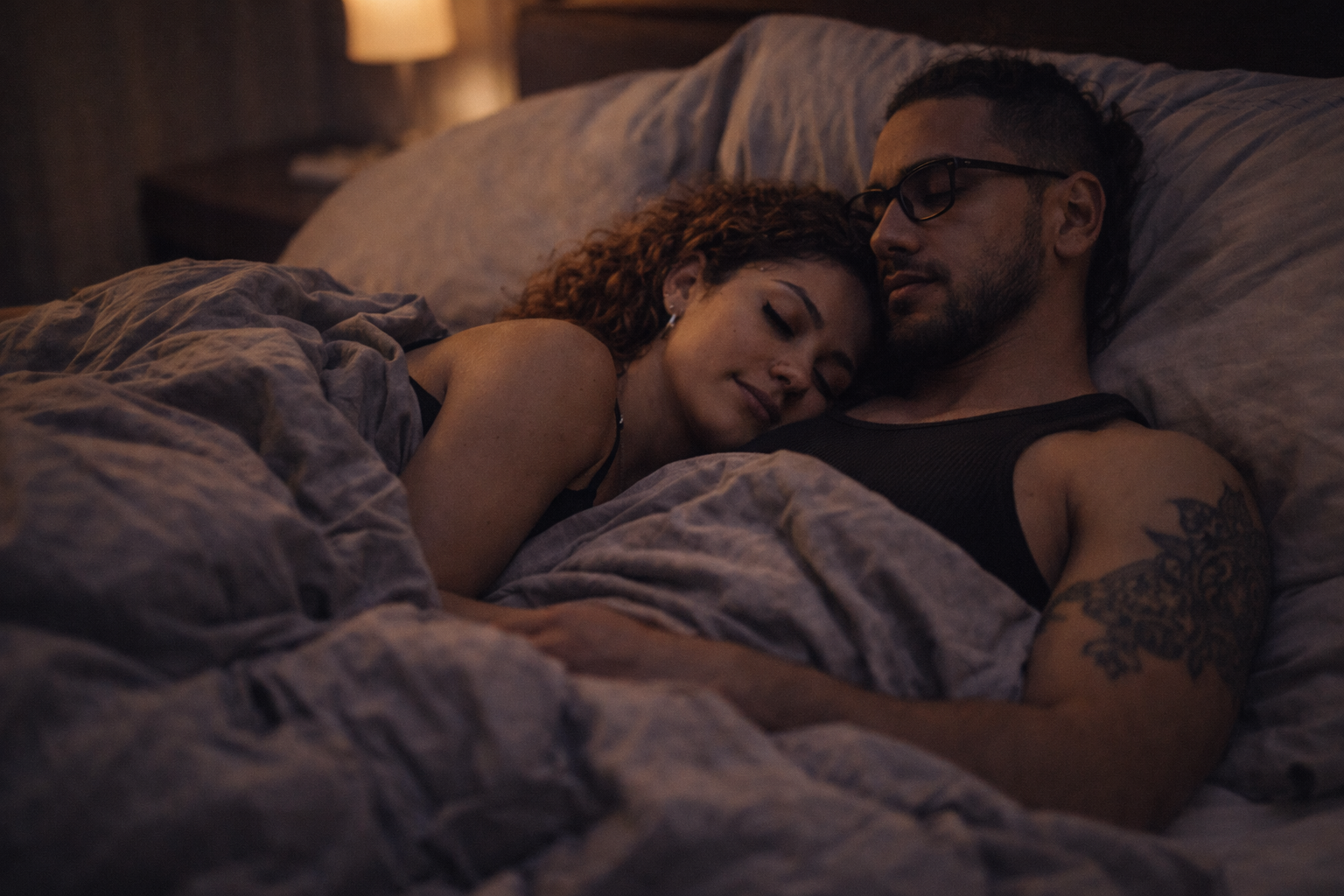 זוג נח ביחד אחרי חוויה